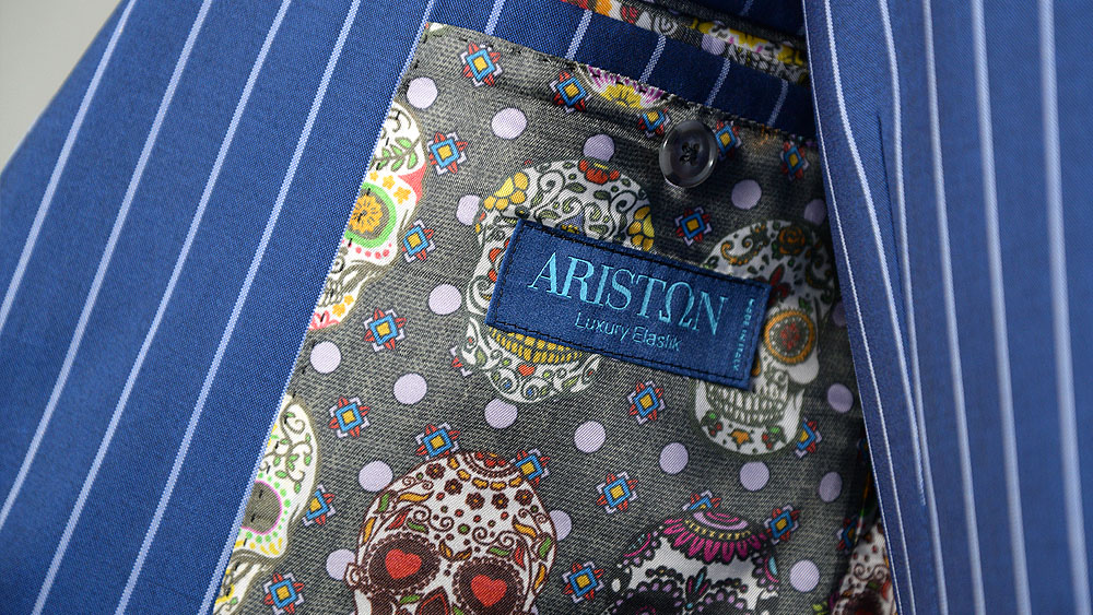 ARISTON (アリストン) イタリア・ナポリ代表生地のオーダースーツ - お客様の写真 - 鳥形の紳士服ブログ - 姫路のオーダースーツ店