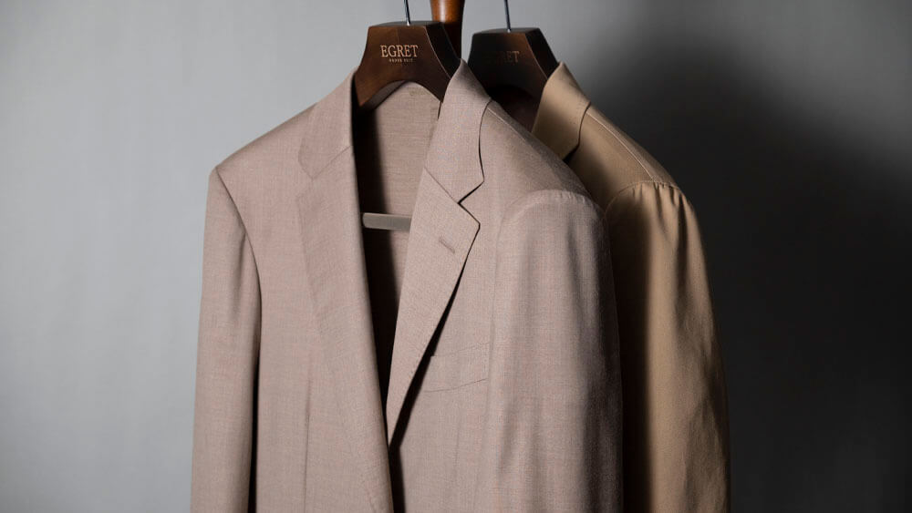 【コットン vs ウール】人気のベージュ色スーツの素材はどれが良いのか？比較してメリット・デメリットを紹介