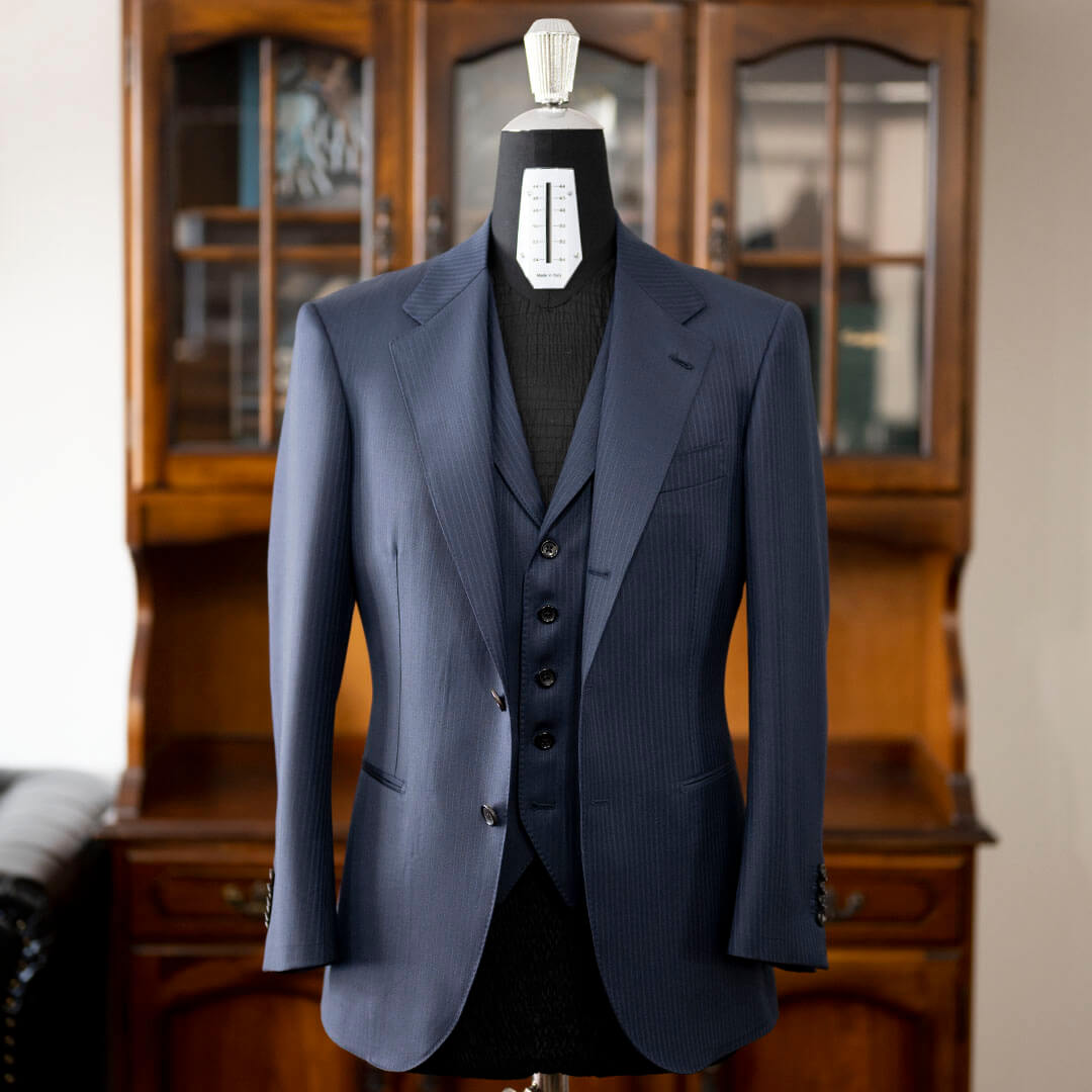 極美品 DORMEUIL（ドーメル）製生地 ネイビースーツA６ - セットアップ