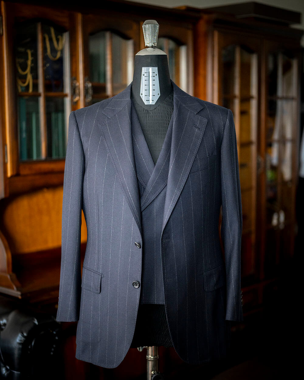 【美しき手仕事】手で縫うことで丸くなるオーダースーツ ~DORMEUIL & DRAPERS~