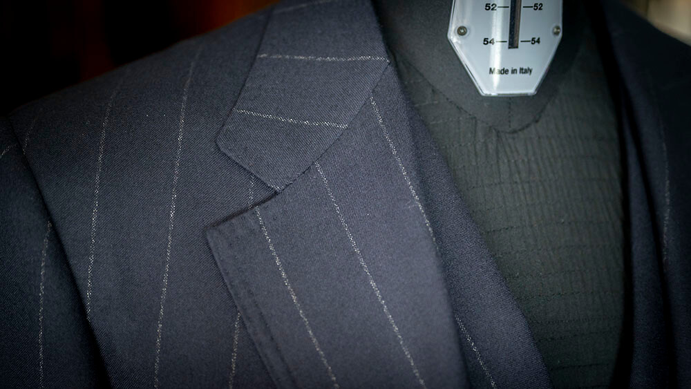 【美しき手仕事】手で縫うことで丸くなるオーダースーツ ~DORMEUIL & DRAPERS~