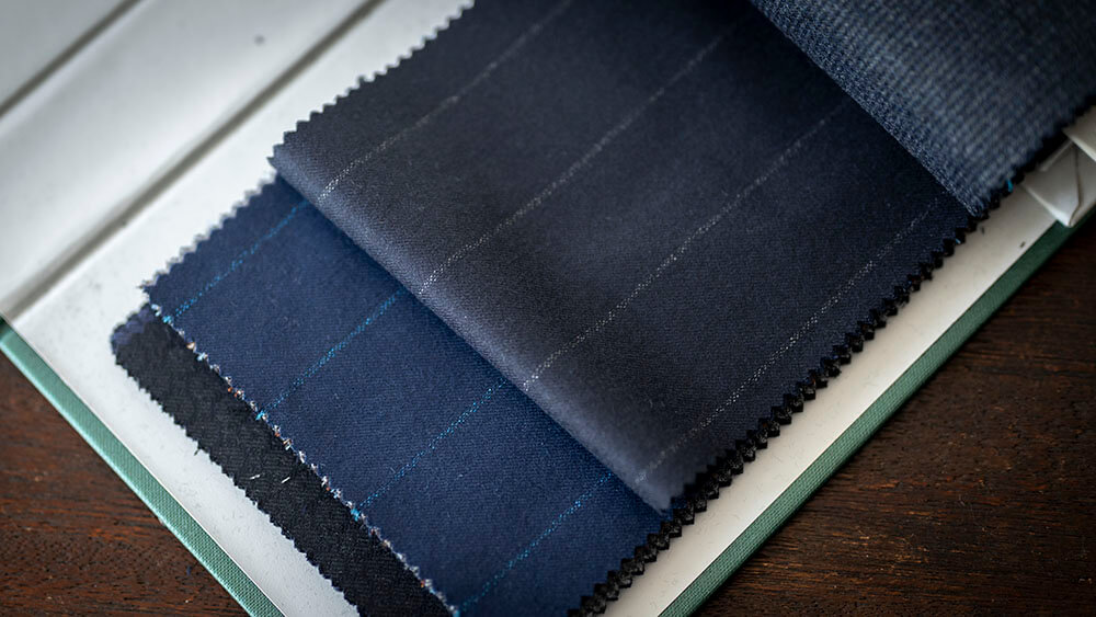 【美しき手仕事】手で縫うことで丸くなるオーダースーツ ~DORMEUIL & DRAPERS~