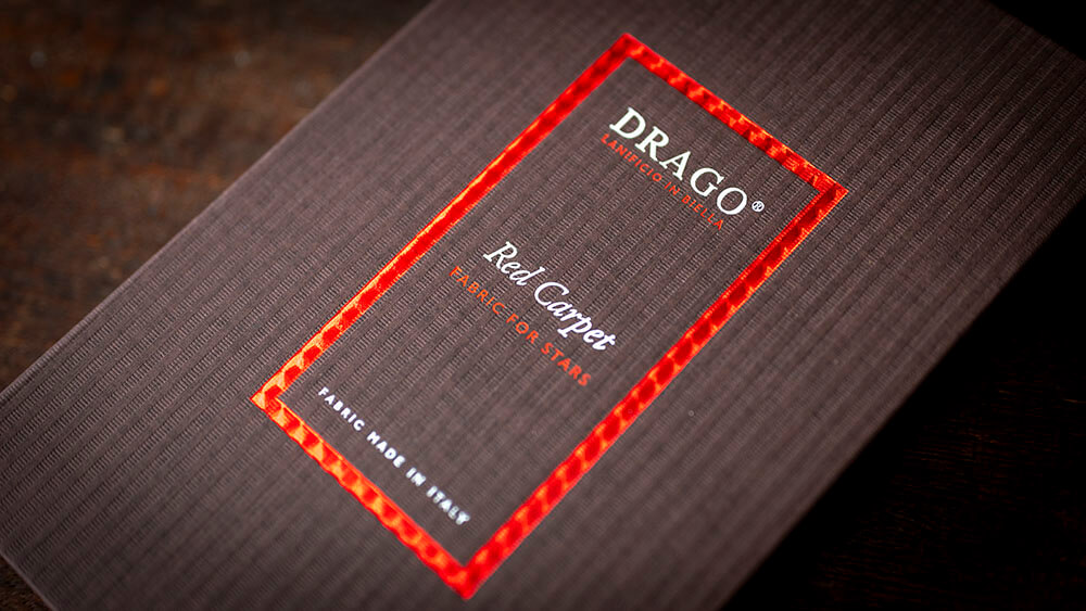 他と被らないフォーマルスーツをお探しの方へ｜DRAGO「Red Carpet」完全ガイド