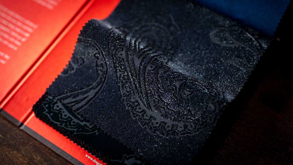 他と被らないフォーマルスーツをお探しの方へ｜DRAGO「Red Carpet」完全ガイド