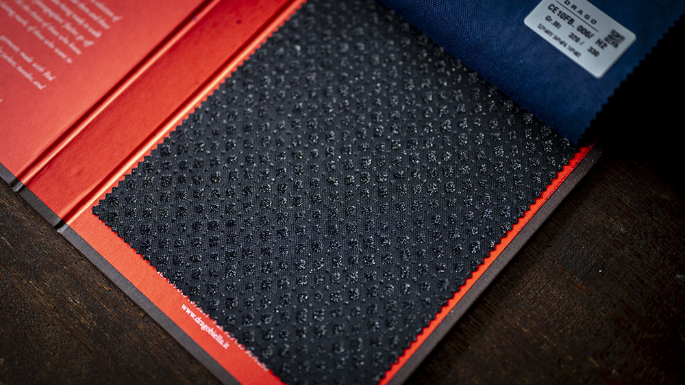 他と被らないフォーマルスーツをお探しの方へ｜DRAGO「Red Carpet」完全ガイド