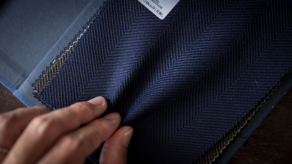 【2025-26AW】REDA (レダ) イタリア製らしい滑らかな “ストレッチスーツ生地” をご紹介します。