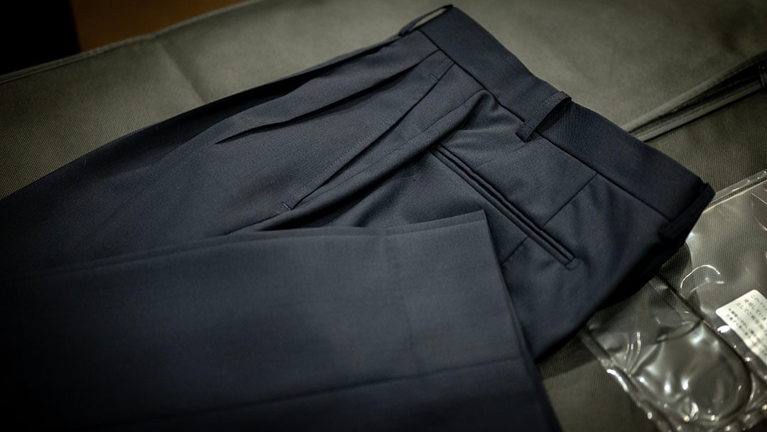 【姫路市Y様のご依頼】ネイビージャケットに合わせた一着。色を揃えて、質感で遊ぶ。