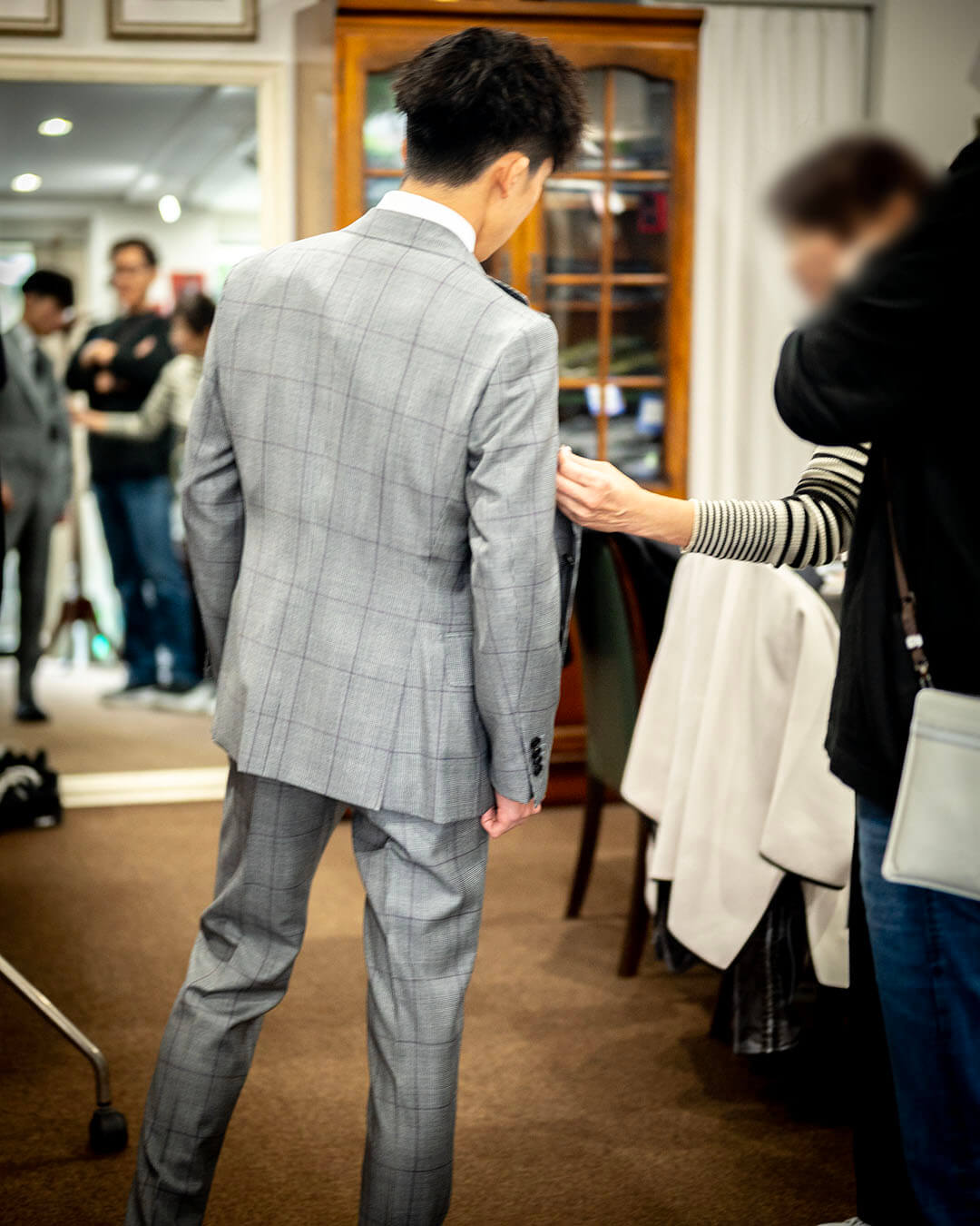 【成人を迎える一着】S様ご子息様の晴れの日のスーツ ～イタリア製グレンチェック生地を使用～