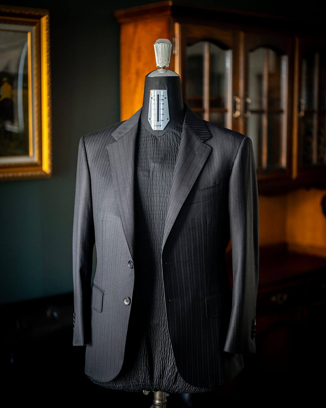 【初めての一着に込めた想い】イタリア製オルタネイトストライプのブラックスーツ