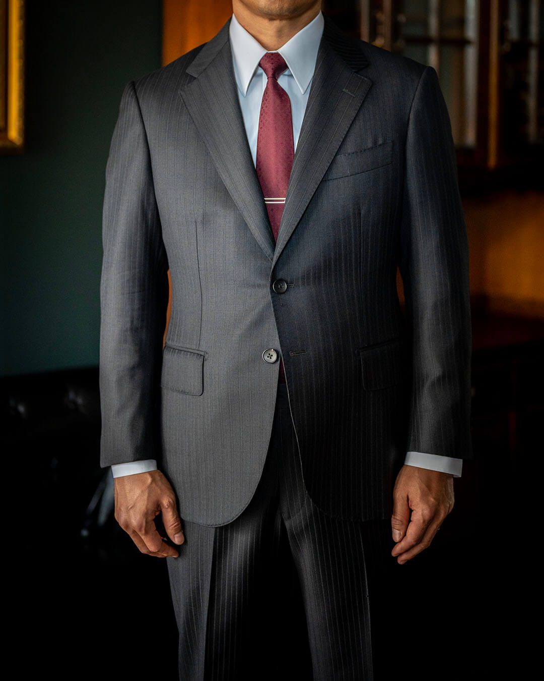 【初めての一着に込めた想い】イタリア製オルタネイトストライプのブラックスーツ