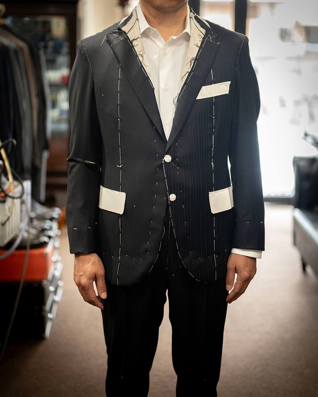 【初めての一着に込めた想い】イタリア製オルタネイトストライプのブラックスーツ