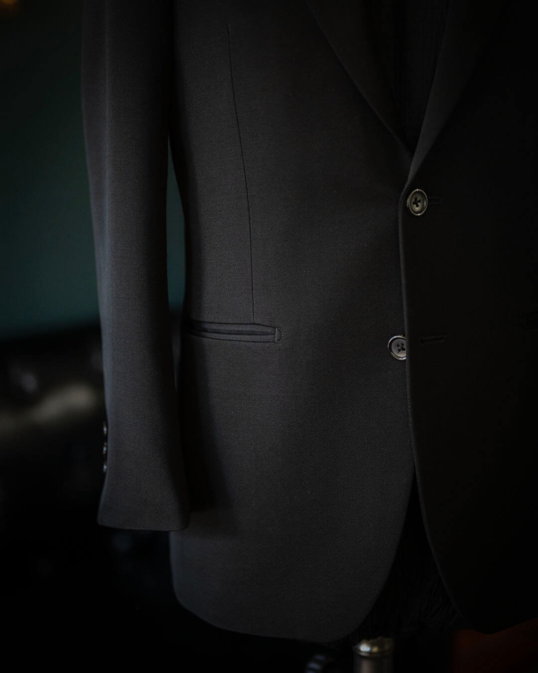 店主、礼服を新しくしました。~選ぶべき黒い生地と、好ましい仕様をご紹介します~