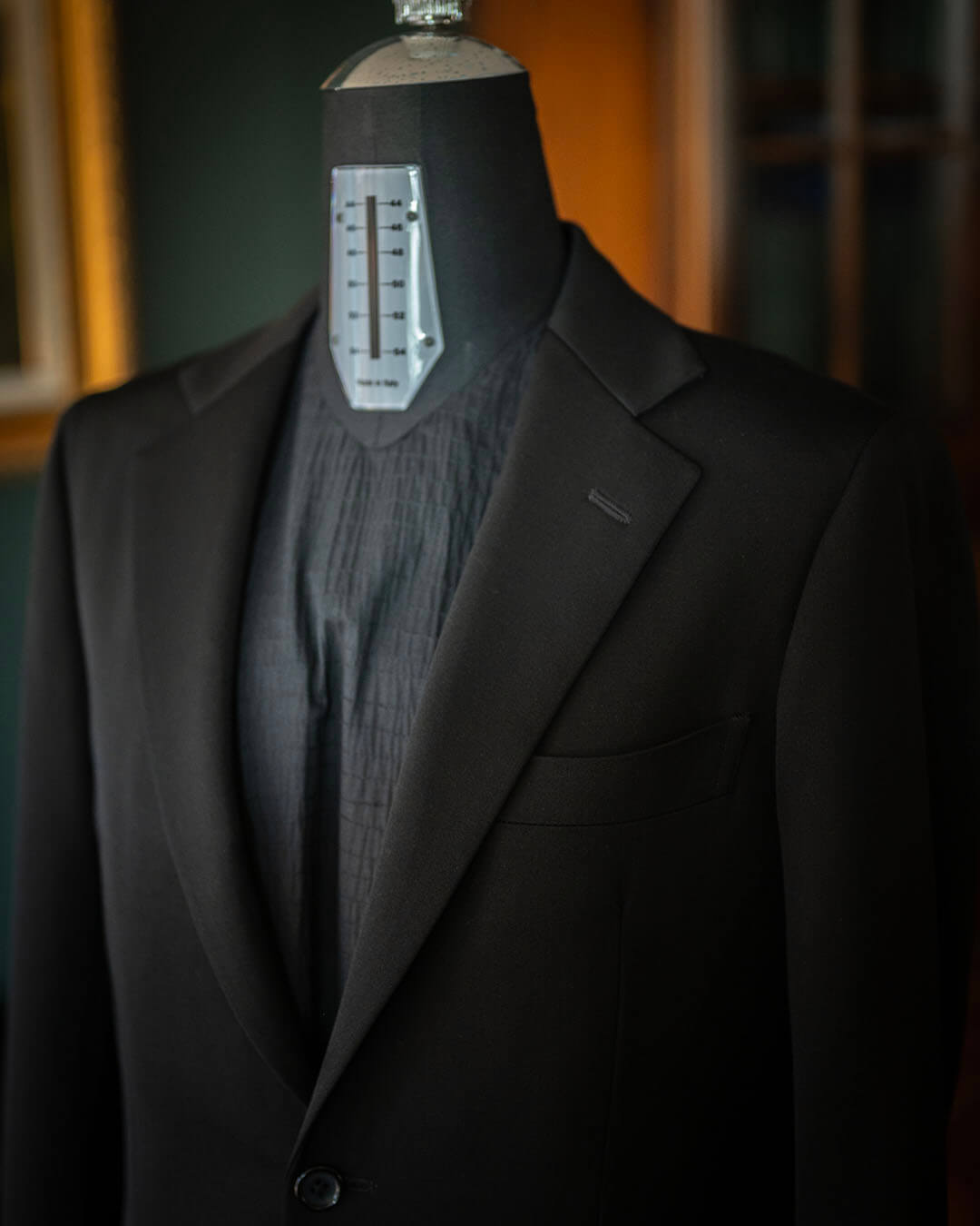 店主、礼服を新しくしました。~選ぶべき黒い生地と、好ましい仕様をご紹介します~