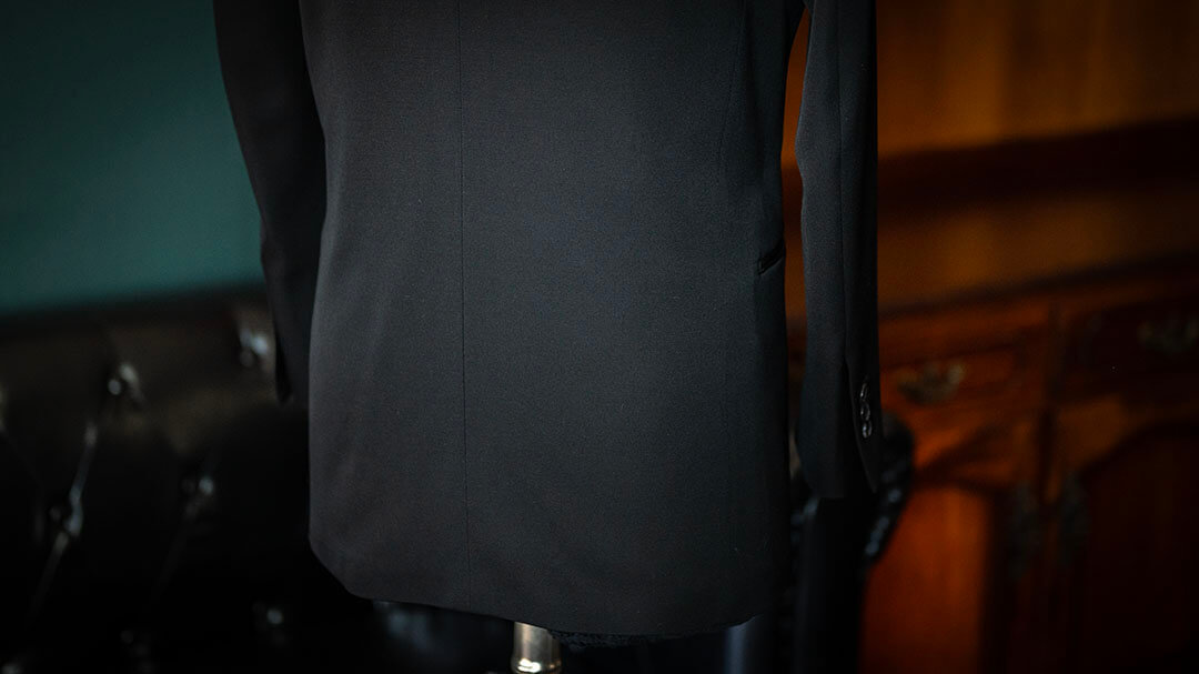 店主、礼服を新しくしました。~選ぶべき黒い生地と、好ましい仕様をご紹介します~