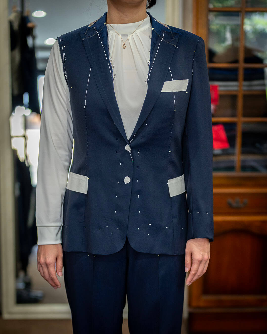 【レディーススーツ】仮縫いを経て完成したO様のビジネススーツのご紹介です。