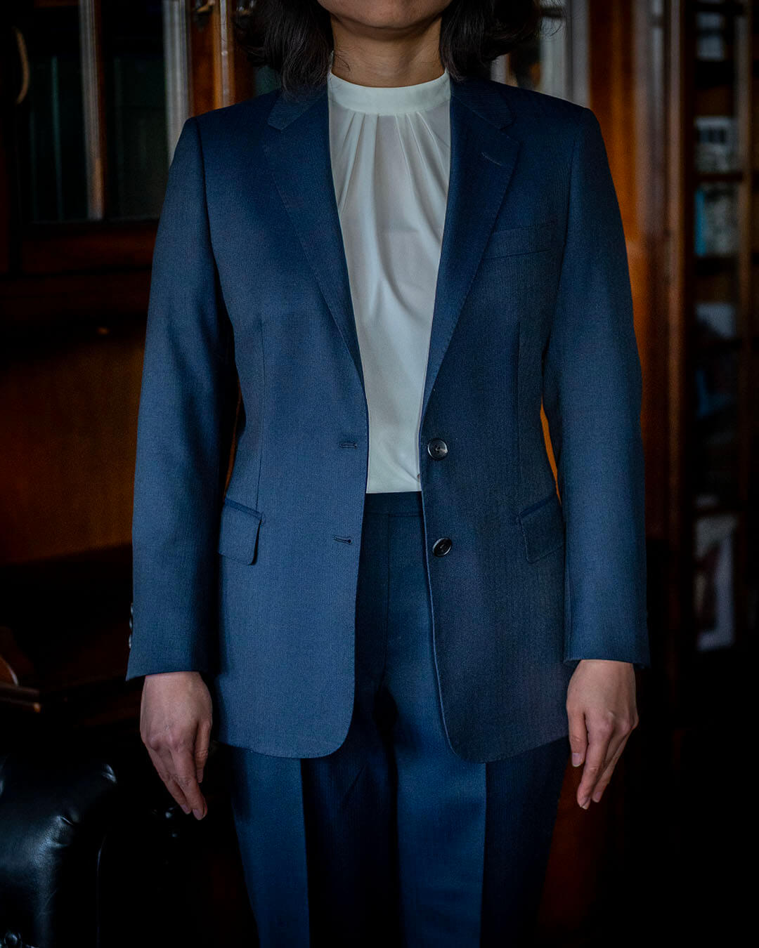 【レディーススーツ】仮縫いを経て完成したO様のビジネススーツのご紹介です。