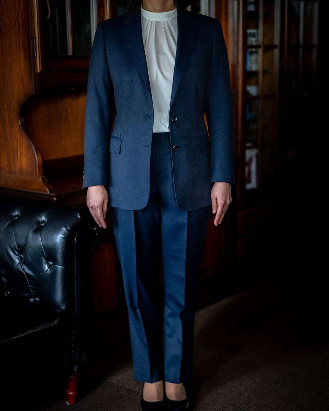 【レディーススーツ】仮縫いを経て完成したO様のビジネススーツのご紹介です。