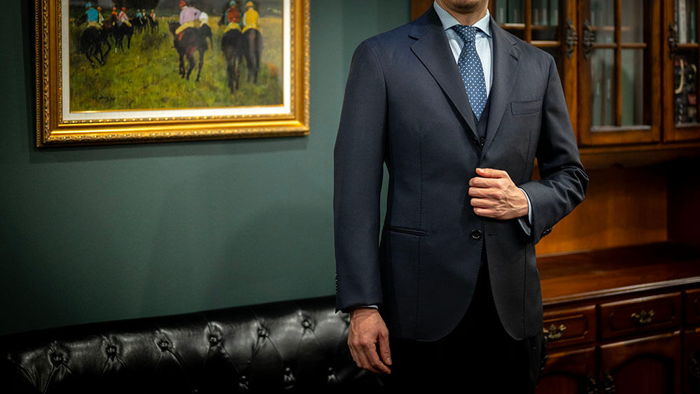 【重い目付のクラシカルなネイビー生地】ご愛顧いただいている田中様のオーダースーツ