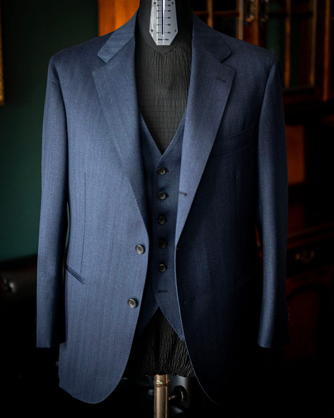 【五光興産　倉掛雅行様】サスペンダーで吊る三つ揃いのオーダースーツ