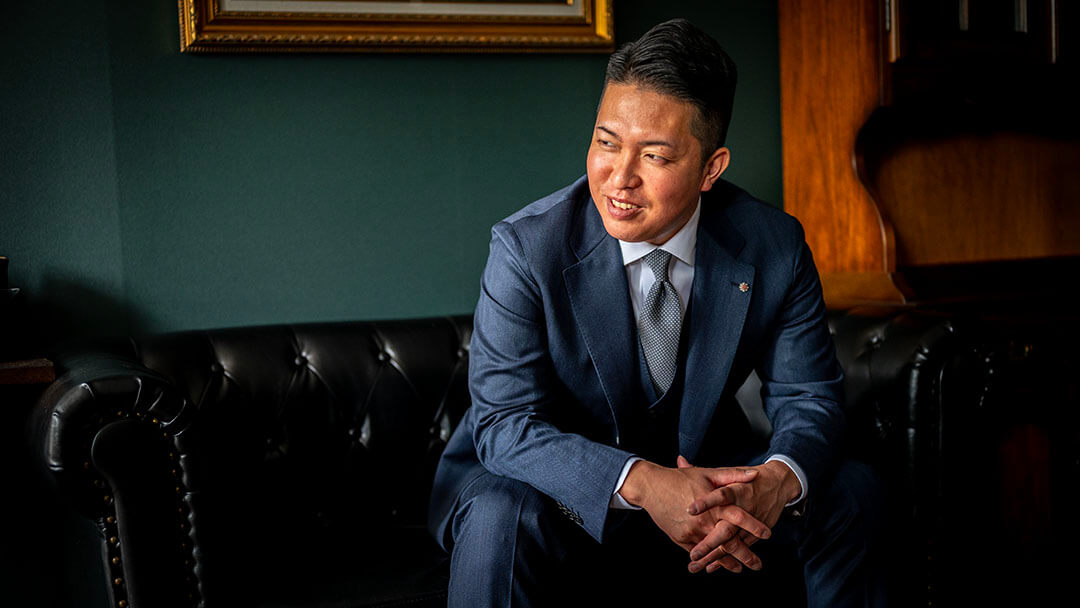 【五光興産　倉掛雅行様】サスペンダーで吊る三つ揃いのオーダースーツ